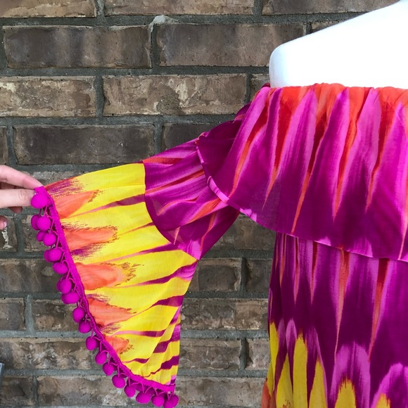 Beautiful Fuchsia Top with Pop-Pom Trim - Picture 4 of 6